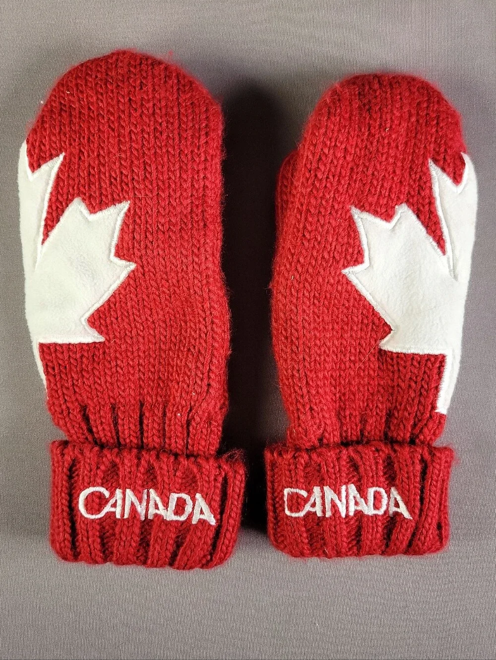 2010 Hudson Bay Canada Red Knit Mittens with White Maple Leaf Olymic Teamu